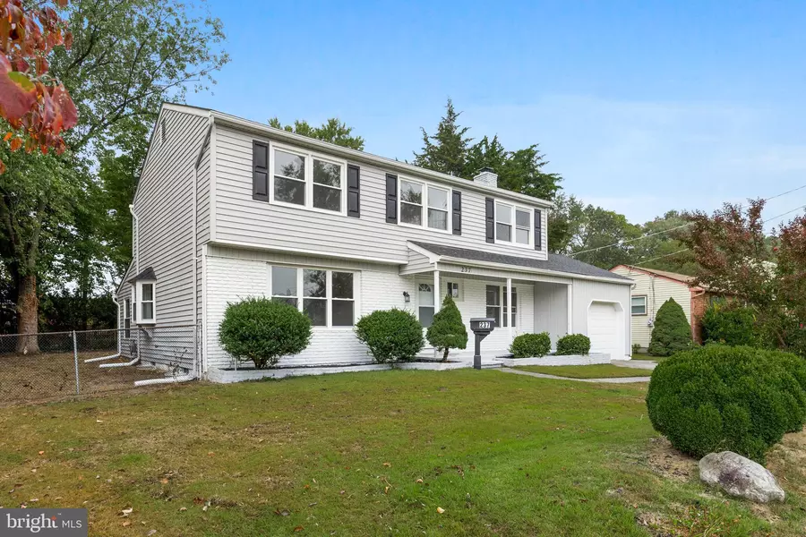 237 IRELAND TER, Williamstown, NJ 08094