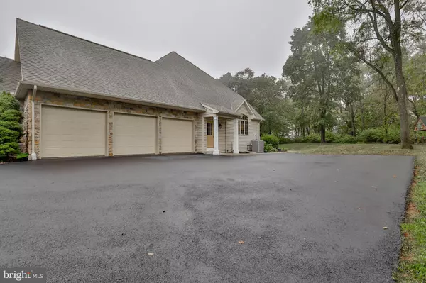 Zionsville, PA 18092,6335 SWEETBRIAR LN