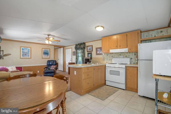 Chincoteague Island, VA 23336,3237 CAKEY LN