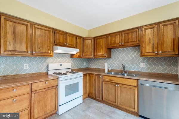 Lorton, VA 22079,8608 ROCKY GAP CT