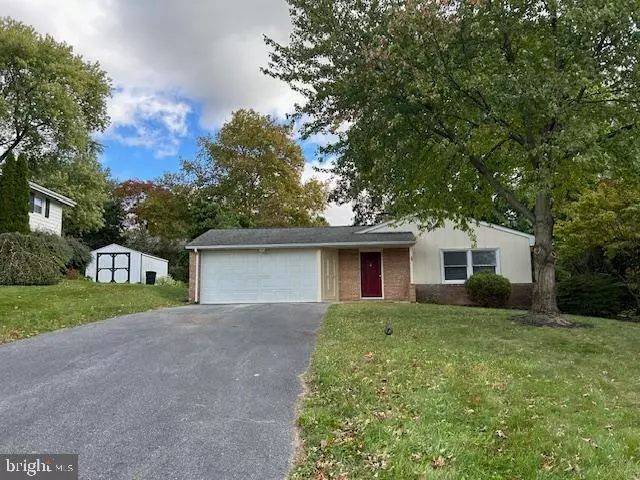 47 HOLLY DR, Leola, PA 17540