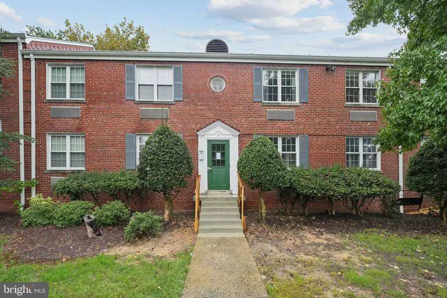 7 E GLEBE RD #D, Alexandria, VA 22305