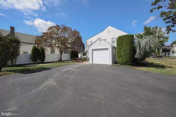 Drexel Hill, PA 19026,386 LOMBARDY RD