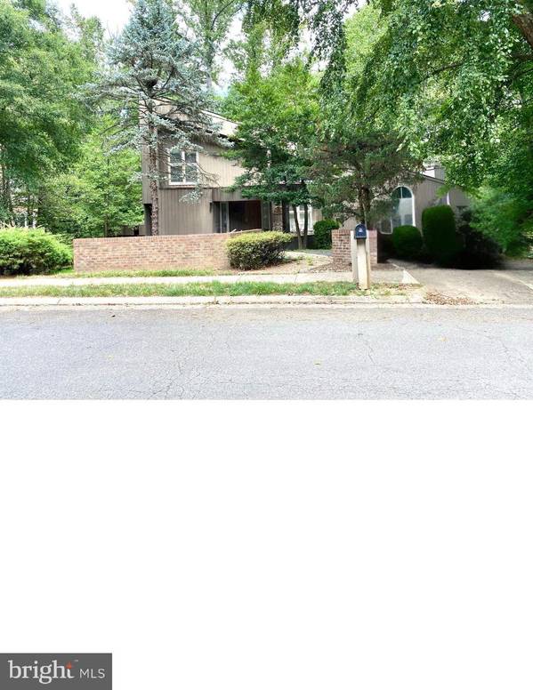 11582 GREENWICH POINT RD, Reston, VA 20194