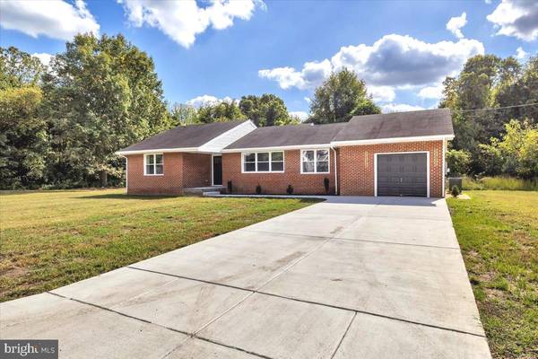 104 ISABELLA DR, Glassboro, NJ 08028