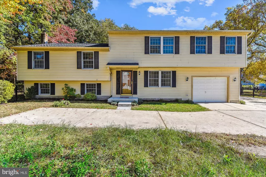 25 WOODMANS CT, Essex, MD 21221