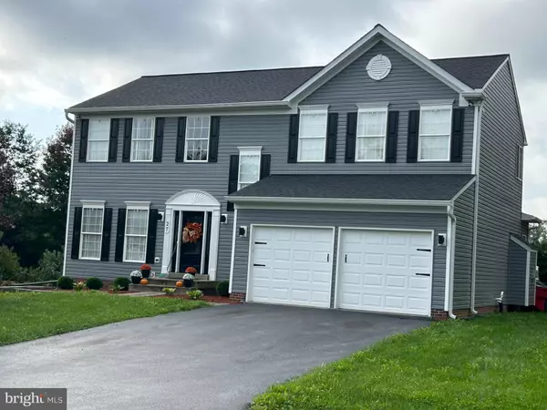 27 GREENBRIAR CIR, Charles Town, WV 25414