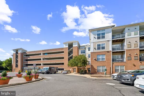 Chantilly, VA 20151,3840 LIGHTFOOT ST #349