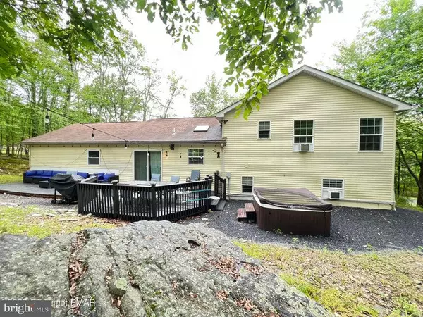 Bushkill, PA 18324,108 DORCHESTER DR