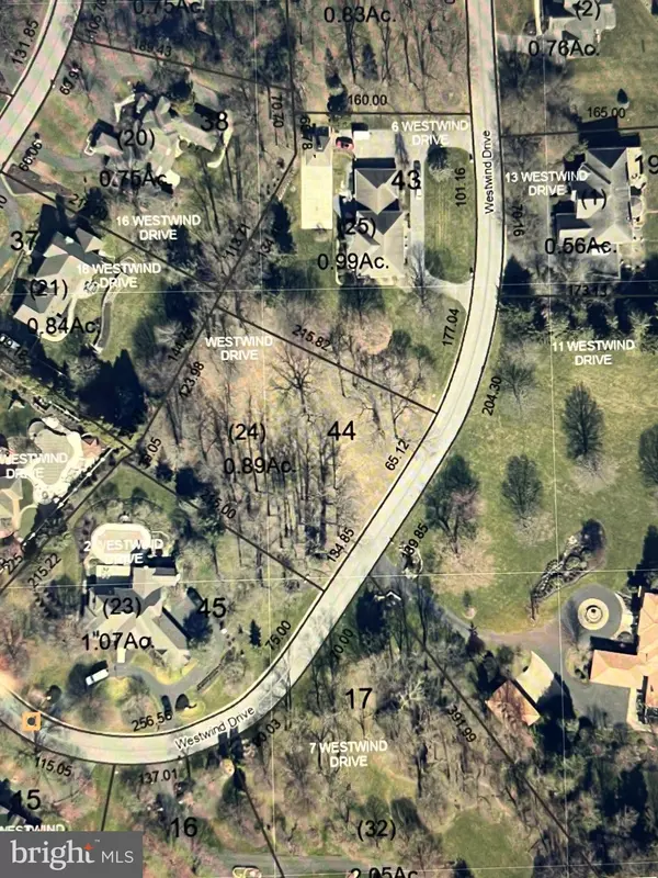4 WESTWIND DR, Lemoyne, PA 17043
