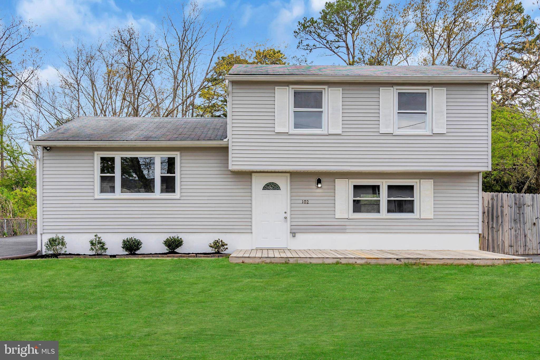 102 CEDAR LAKE DR, Williamstown, NJ 08094