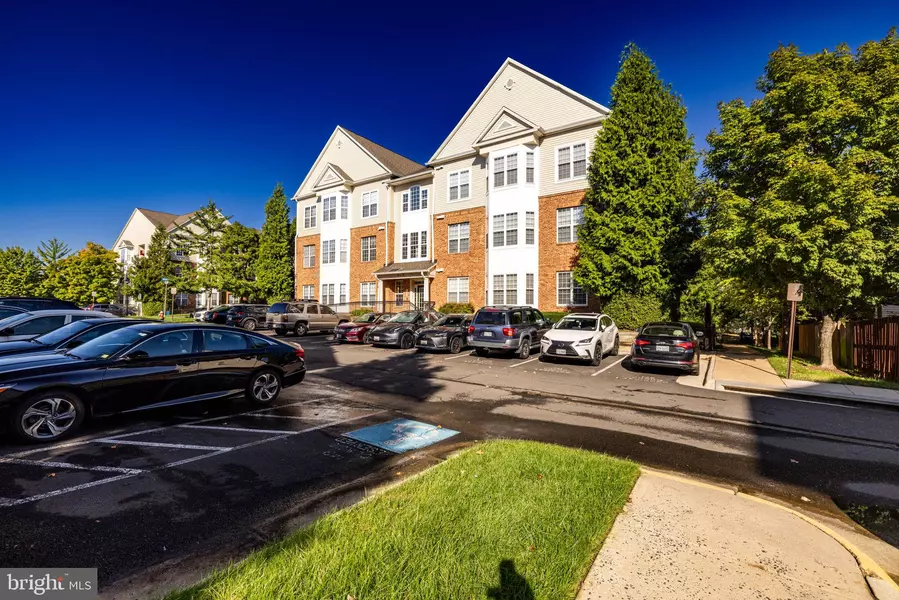 6476 CHEYENNE DR #301, Alexandria, VA 22312