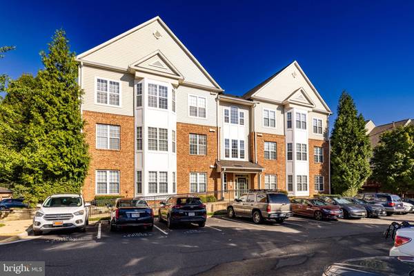 Alexandria, VA 22312,6476 CHEYENNE DR #301