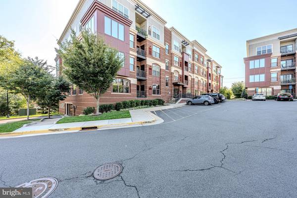 Fairfax, VA 22030,3985 NORTON PL #301