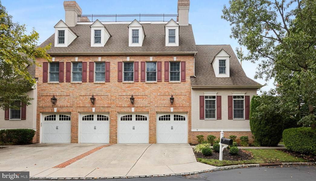 7 COLLINS MILL CT, Moorestown, NJ 08057