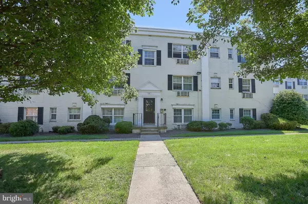 2237 FARRINGTON AVE #202, Alexandria, VA 22303