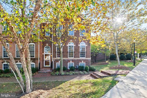 Vienna, VA 22182,7990 RESERVE WAY