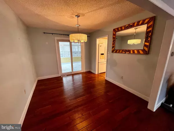 West Deptford, NJ 08093,525 ELBERNE AVE