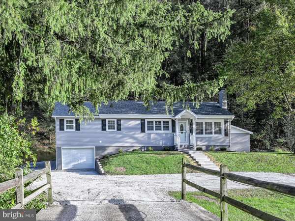 30 PINE HILL RD, New Ringgold, PA 17960