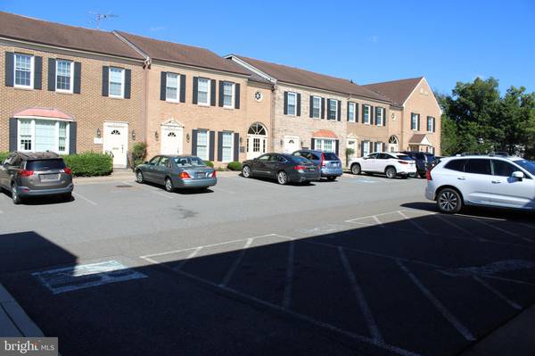 8715 PLANTATION LN #301, Manassas, VA 20110