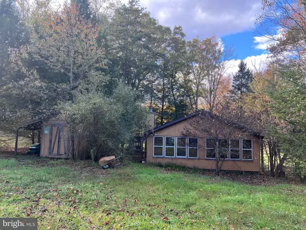 327 FOGGY BOTTOM LN, Berkeley Springs, WV 25411