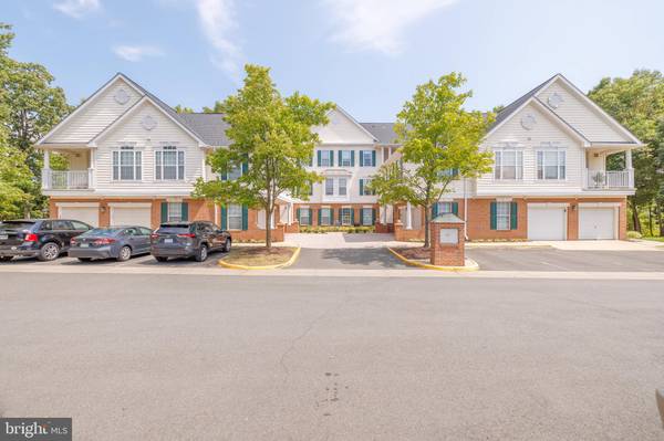 Chantilly, VA 20152,25200 LAKE SHORE SQ #103