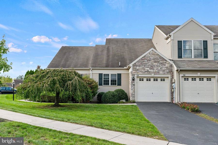 750 CREEKSIDE DR, Hummelstown, PA 17036