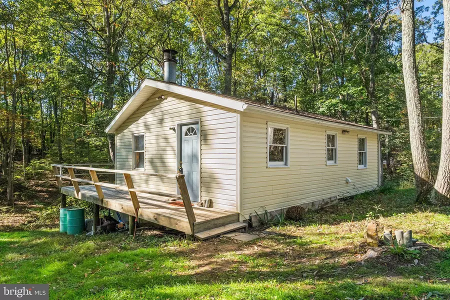 1454 PIN OAK RD, Paw Paw, WV 25434