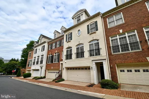 Mclean, VA 22102,7404 SENECA RIDGE DR