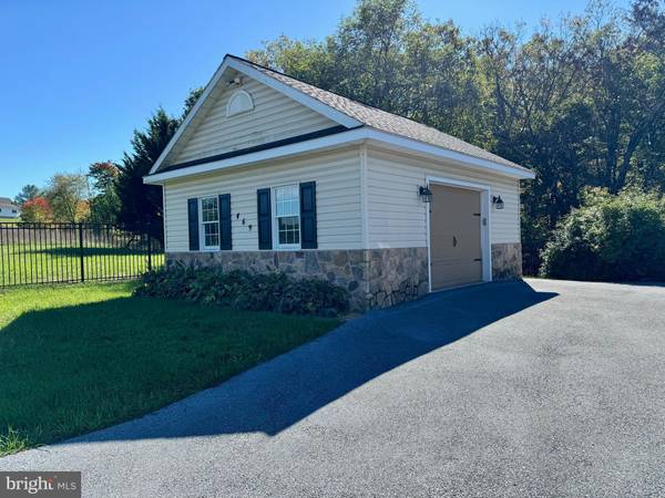 Berkeley Springs, WV 25411,469 MEADOWLARK LN