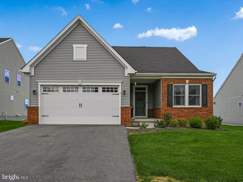 6 LADY HARRINGTON DR, York, PA 17402