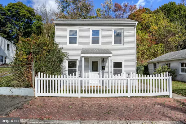 210 W RAILROAD ST, Pottsville, PA 17901
