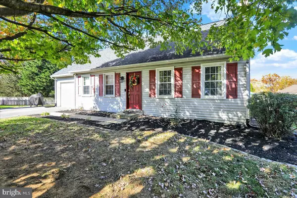 Lancaster, PA 17603,4 IVYWOOD CT