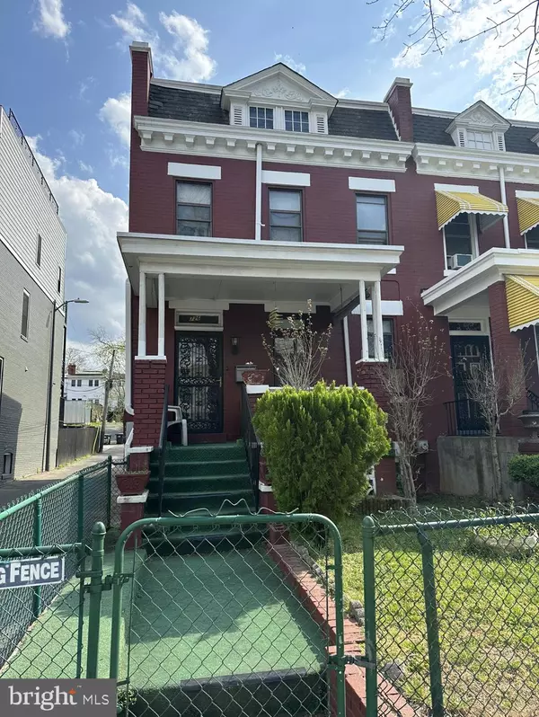 726 TAYLOR ST NW, Washington, DC 20011