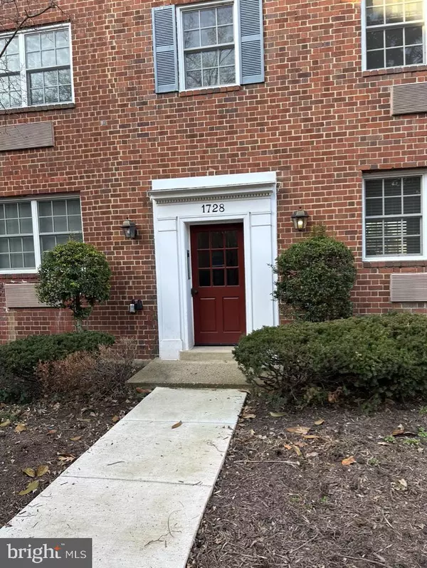 1728 W ABINGDON DR #202, Alexandria, VA 22314