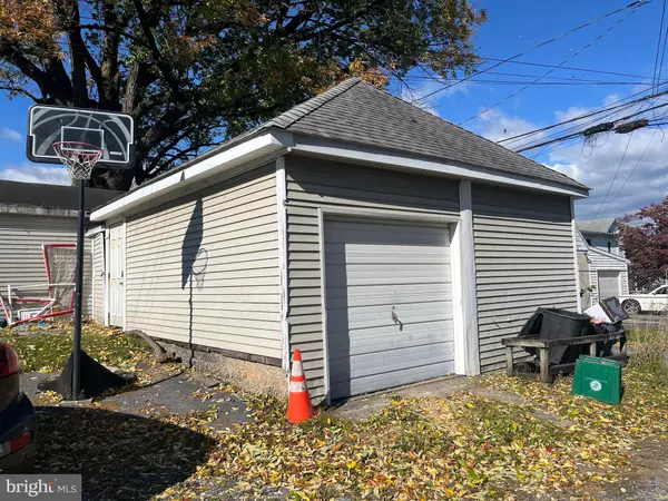 12 W MARBLE ST #GARAGE, Mechanicsburg, PA 17055