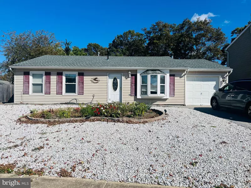 3 ADMIRAL CT, Barnegat, NJ 08005