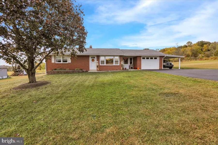 374 LOBACHSVILLE RD, Oley, PA 19547