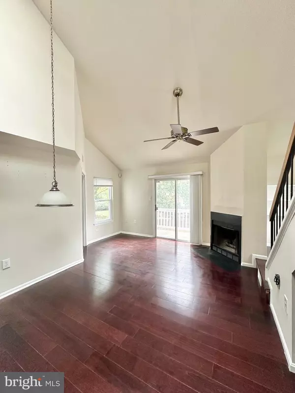 Alexandria, VA 22309,4327 PEMBROOK VILLAGE DR #20