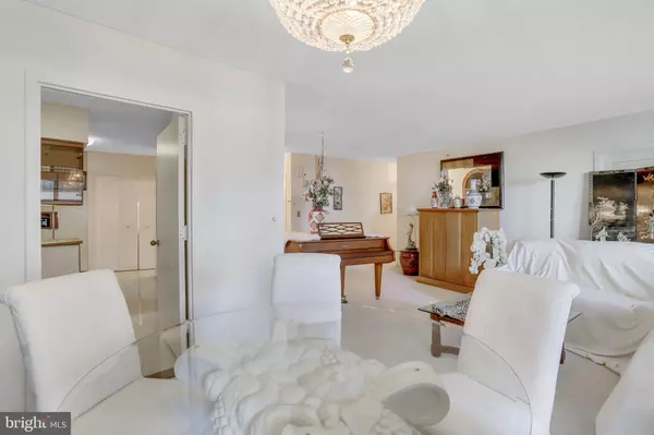 Arlington, VA 22202,1300 CRYSTAL DR #901S