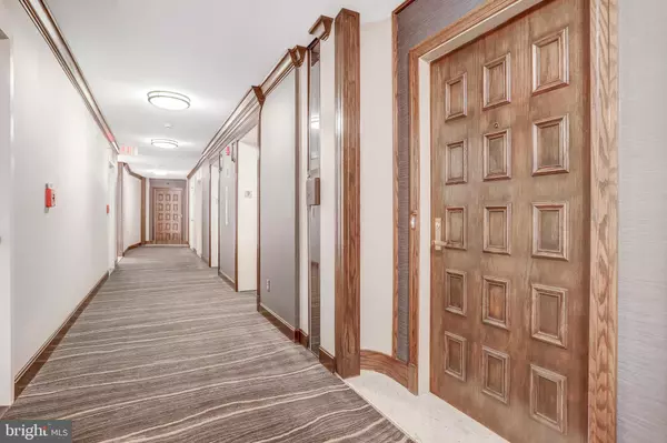 Arlington, VA 22202,1300 CRYSTAL DR #901S