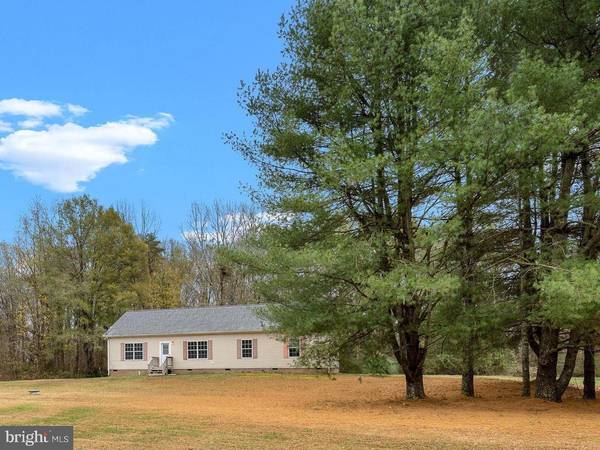 11652 STONEWALL JACKSON RD, Woodford, VA 22580