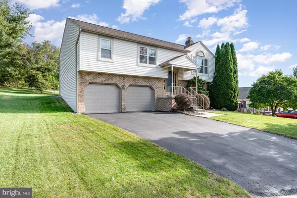 Dillsburg, PA 17019,4 BRIAR CT