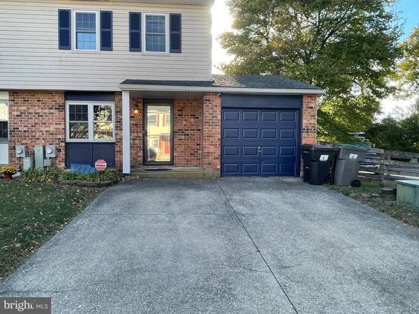 1 BRADLEY DR, Newark, DE 19702