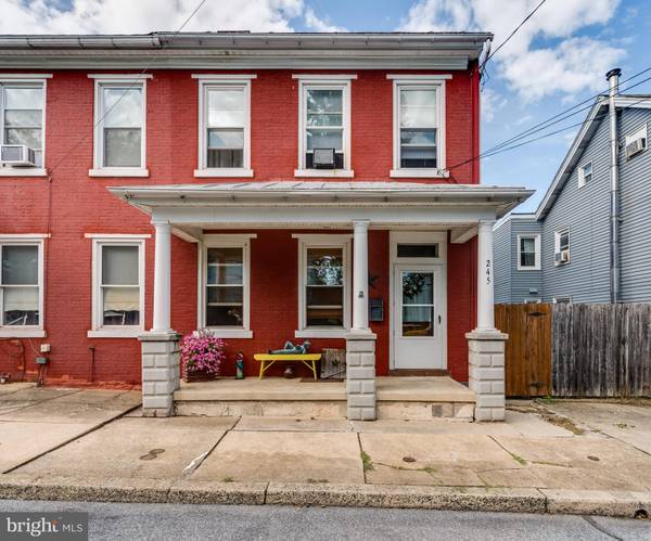 245 W FRANKLIN ST, Womelsdorf, PA 19567