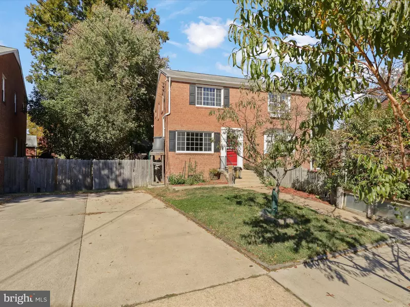 27 GARDEN DR, Alexandria, VA 22304