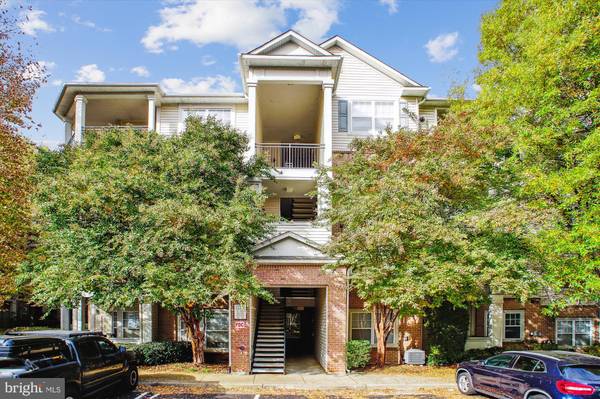 12112 GARDEN GROVE CIR #204, Fairfax, VA 22030