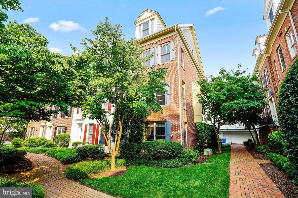 Vienna, VA 22182,8837 ASHGROVE HOUSE LN