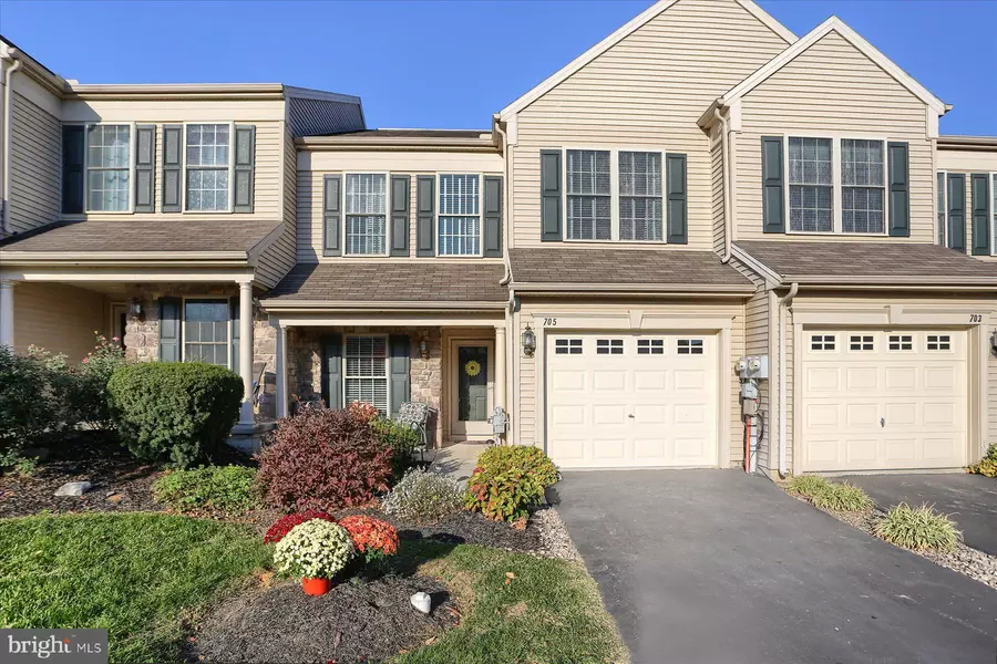 705 CREEKSIDE DR, Hummelstown, PA 17036