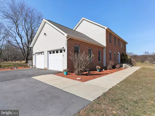 Inwood, WV 25428,526 GALA RD